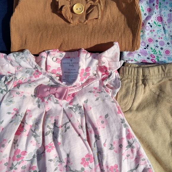 Girl's 18 piece Newborn & 0-3 Month lot - Picture 3 of 4